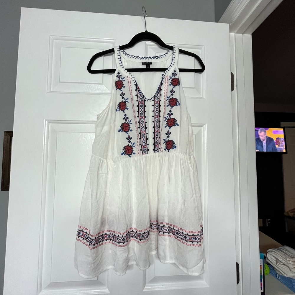 TORRID LIGHT AND BREEZY SLEEVELESS SHIRT